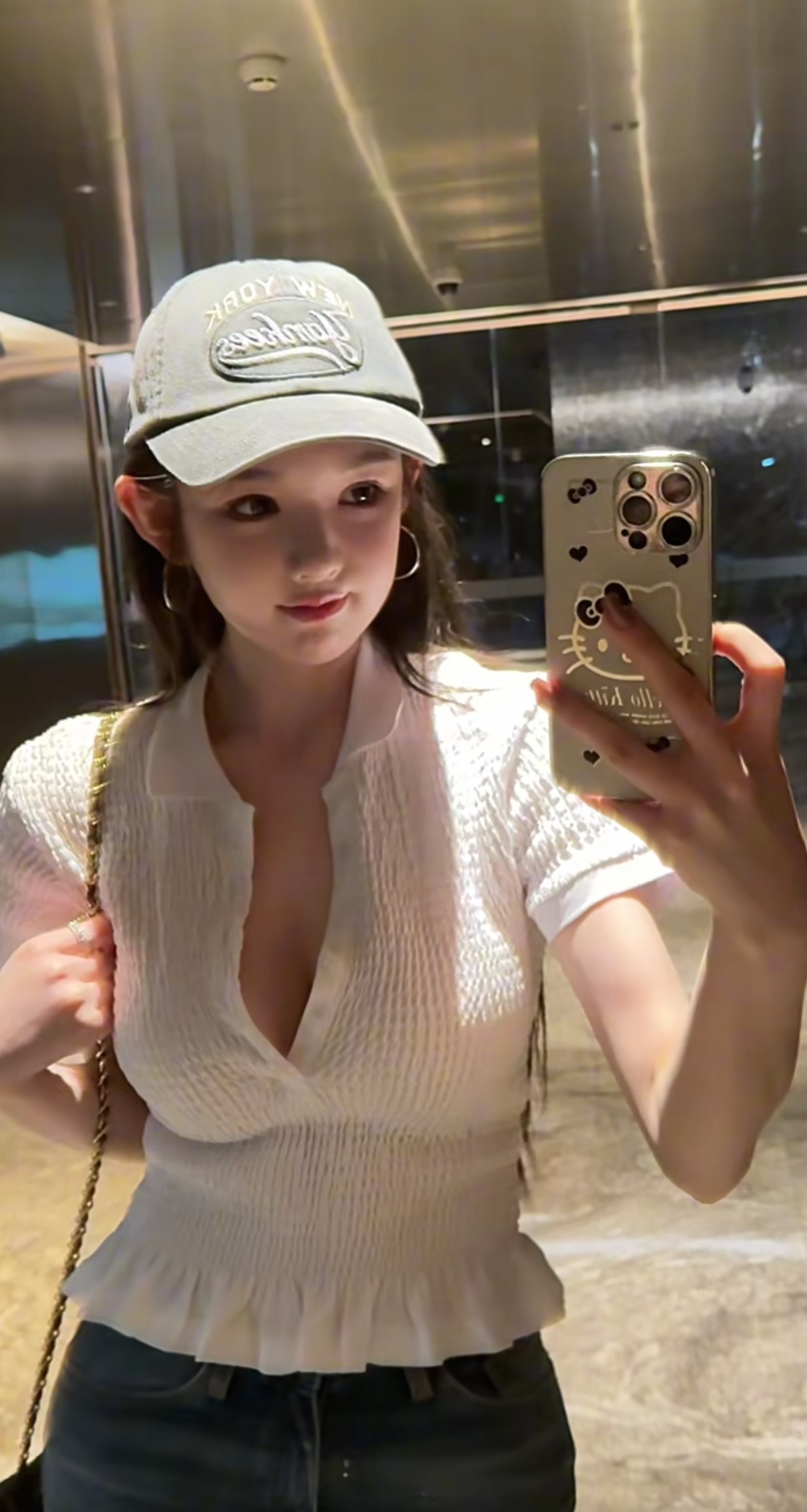 浦东嫩妹优优大C奶户型一线天-69俱乐部