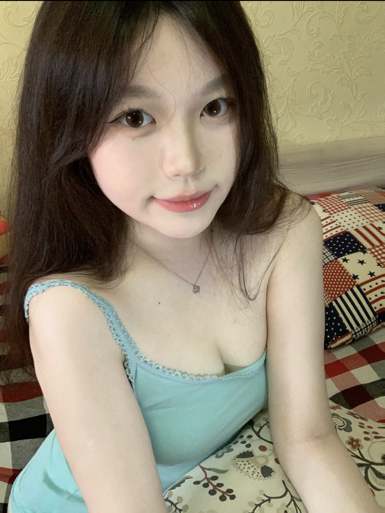 白虎学生妹自己兼职-69俱乐部