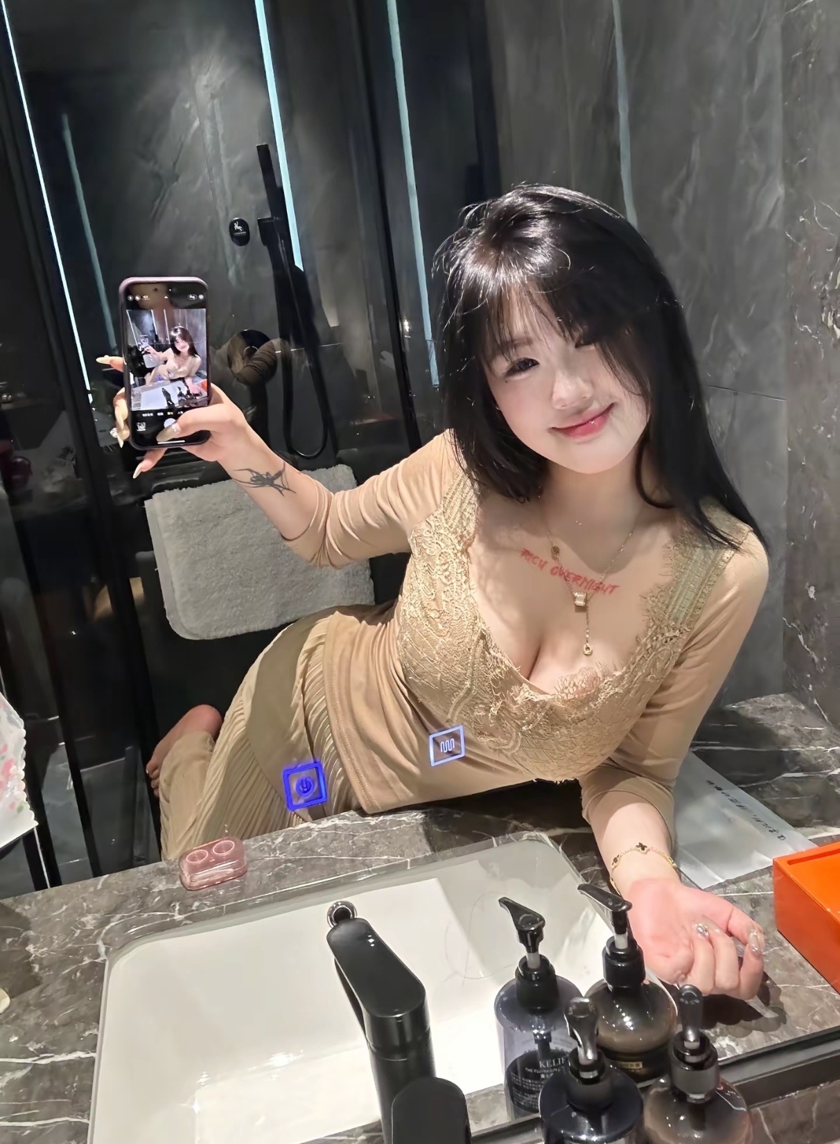 浦东巨乳妮子极品啊-69俱乐部