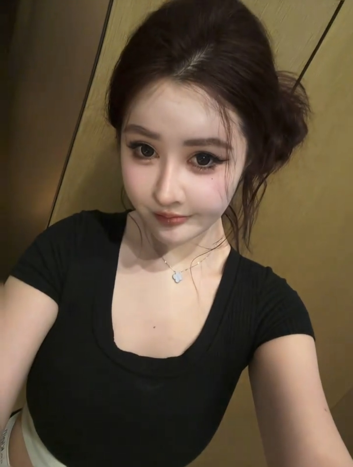 【厦门】冰冰美女奶大穴肥-69俱乐部