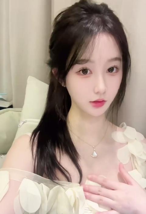 【重庆】肤白貌美口活真的是相当可以-69俱乐部