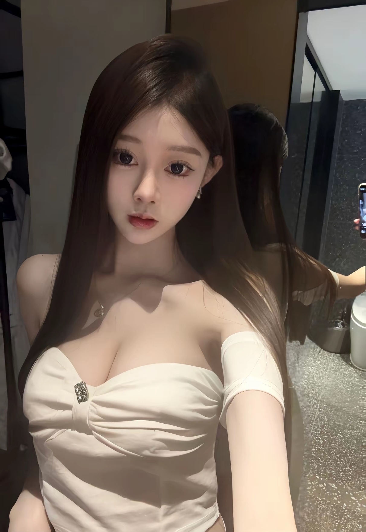 细皮嫩肉大奶妹-69俱乐部