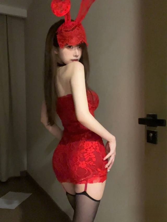 推荐可玩69的女神，粉嫩小穴69神器-69俱乐部