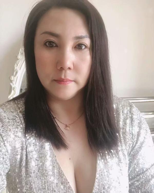 巨乳肥臀熟女姐姐-69俱乐部