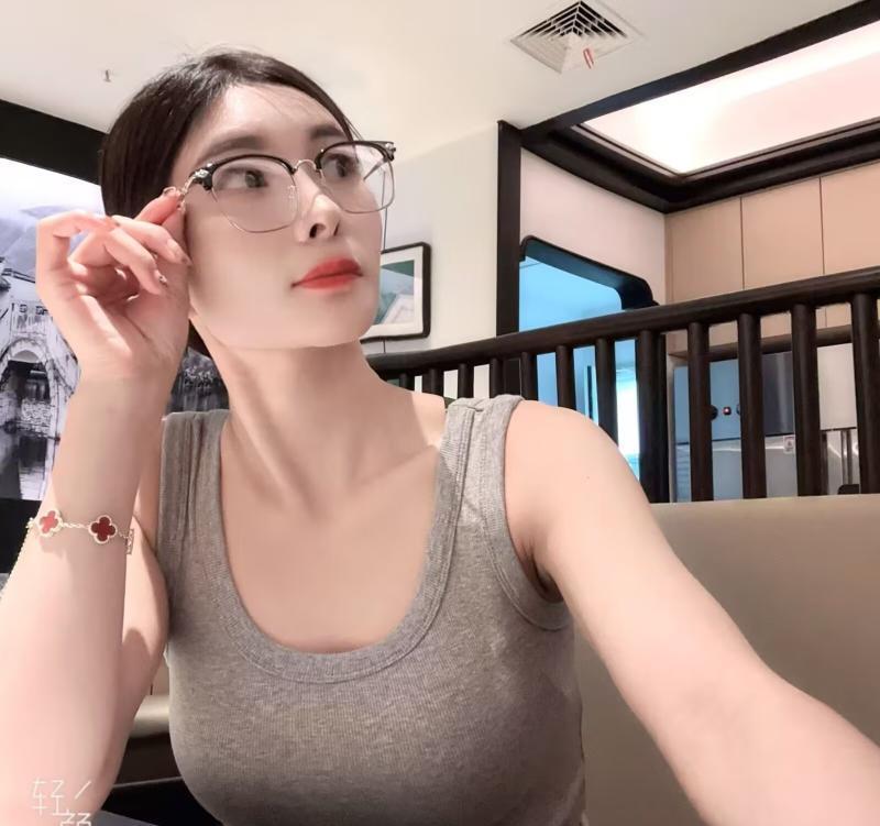 高颜值妹子-69俱乐部