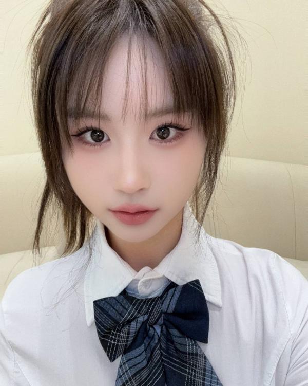 长沙大胸JK骚妹-69俱乐部