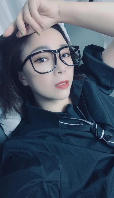 轻熟眼镜姐姐-69俱乐部