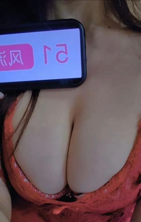 浦东巨乳风骚熟女-69俱乐部