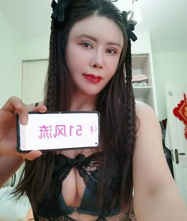 二七风骚情趣服务姐-69俱乐部