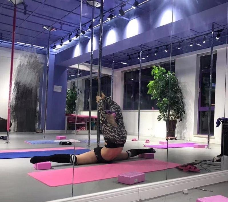 一字马女神蜜桃-69俱乐部