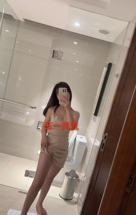 兼职美女小妮-69俱乐部