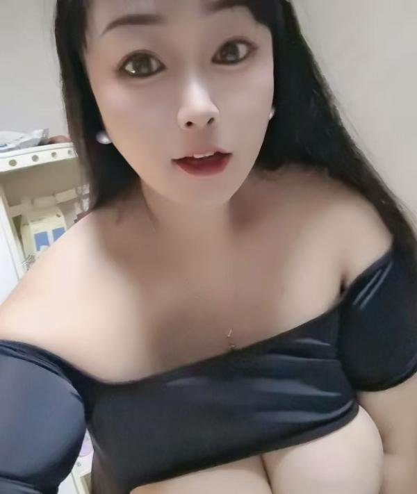 再战J杯巨乳妹子-69俱乐部