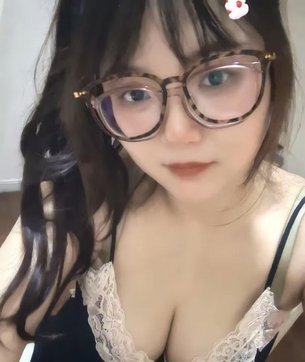 蜀山大胸眼镜妹-69俱乐部