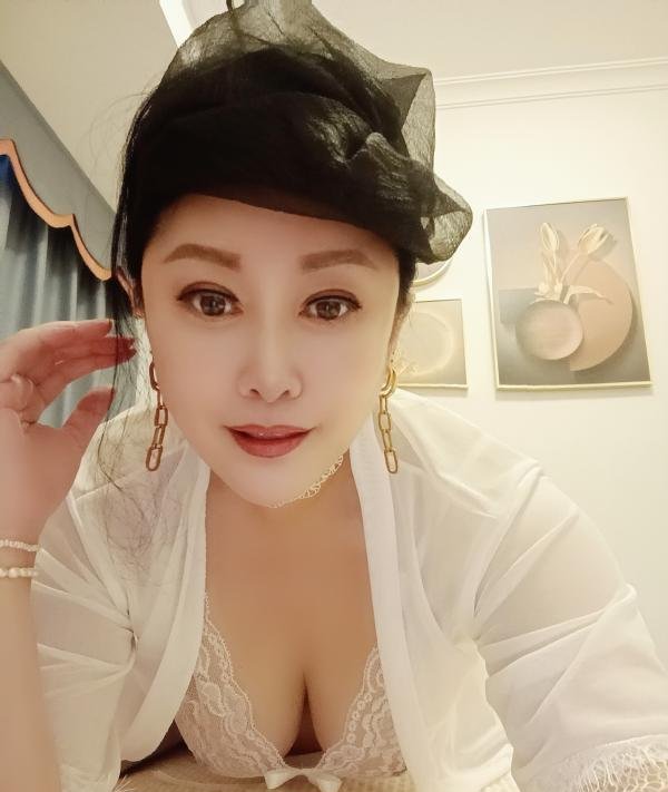 会潮喷的东北小姐姐-69俱乐部