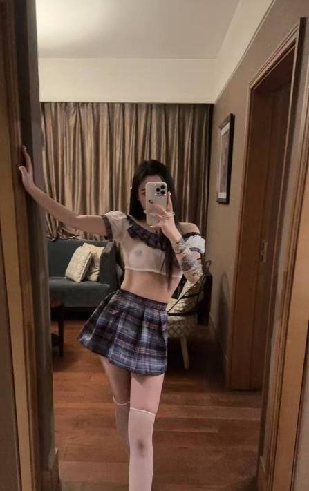 丝袜制服西西-69俱乐部