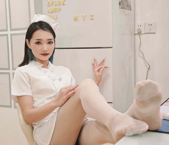 小项女王女lisa-69俱乐部