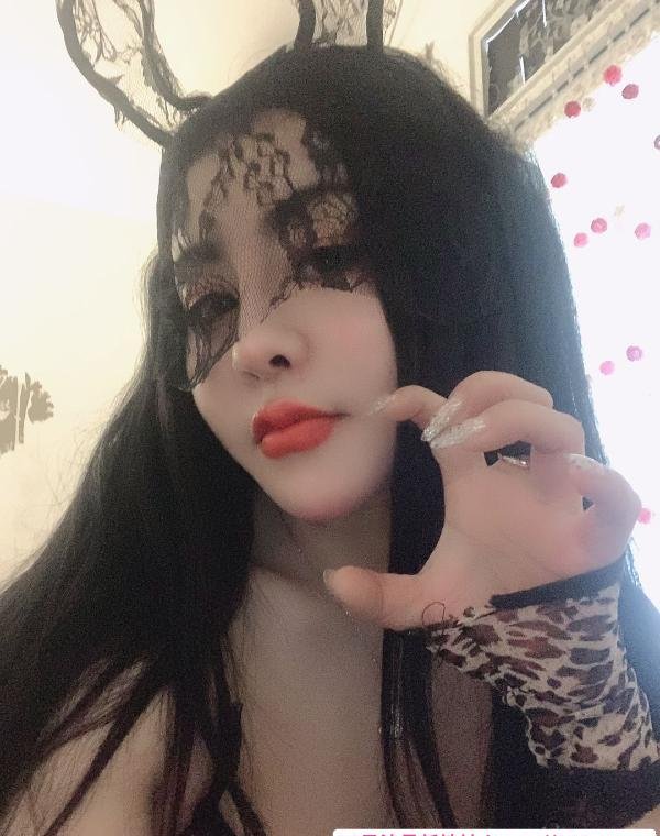 风骚性感卡卡-69俱乐部