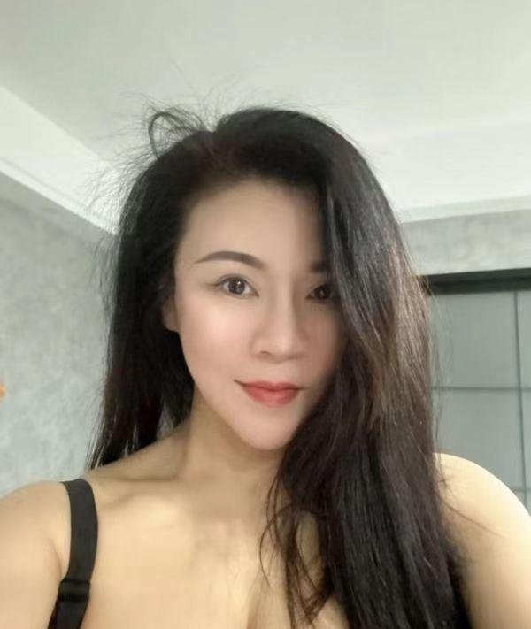 E奶熟女飘雪-69俱乐部