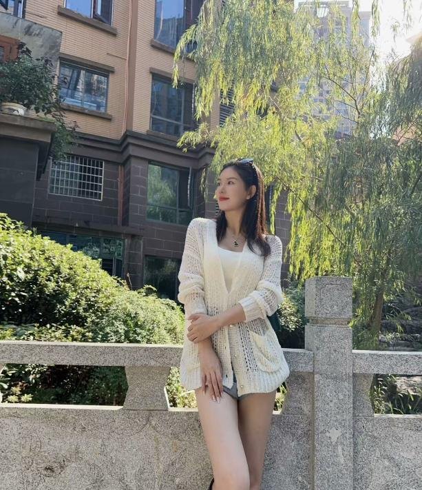 女友感佳佳-69俱乐部