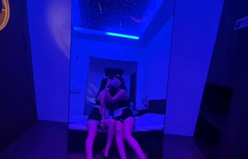 00后中项点点和吖吖-69俱乐部