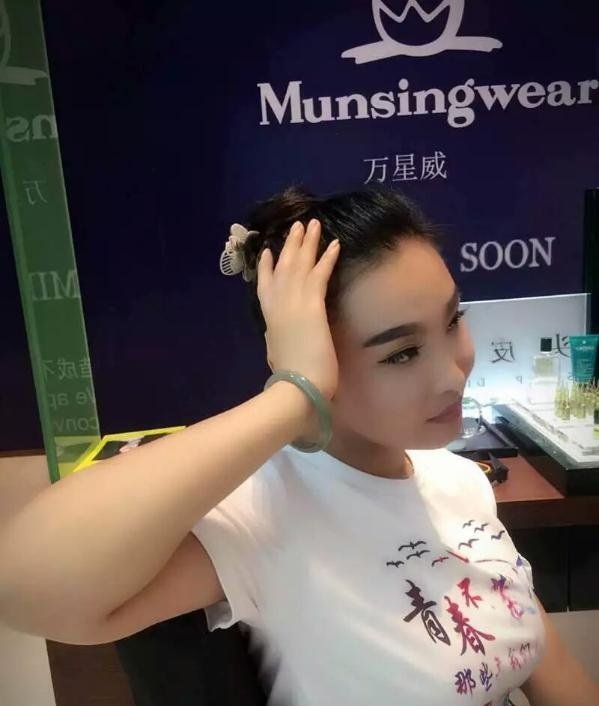 大胸贝贝莞式服务-69俱乐部