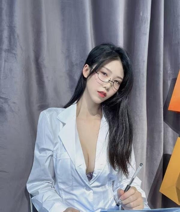 长腿翘臀风骚女郎-69俱乐部