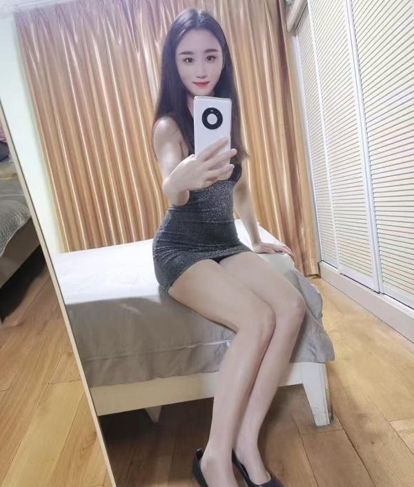 性感包臀裙女神-69俱乐部