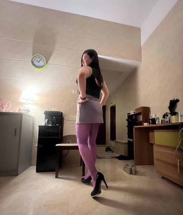 制服肉臀小后妈-69俱乐部