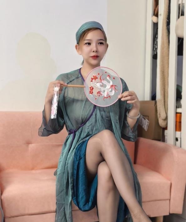 南城黑丝骚妇萱萱-69俱乐部