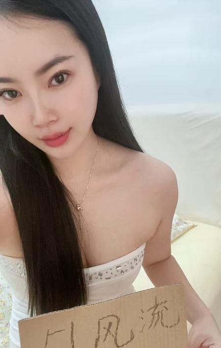 放得开的大胸少妇-69俱乐部