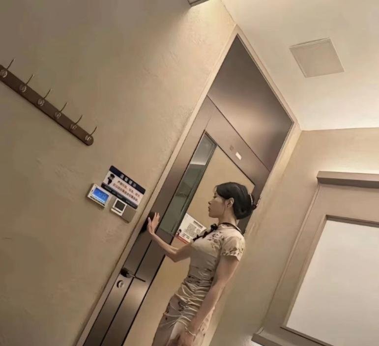 西安嫩模骚妹T台海选-69俱乐部