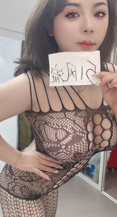 舌吻翘臂大波浪妹-69俱乐部